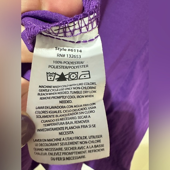 Vibrant purple like new Wonder Wink scrub top for healthcare workers nurses etc - Picture 9 of 9